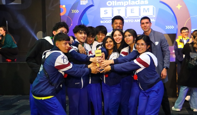 estudiantes finalistas en olimpiadas STEM 2025