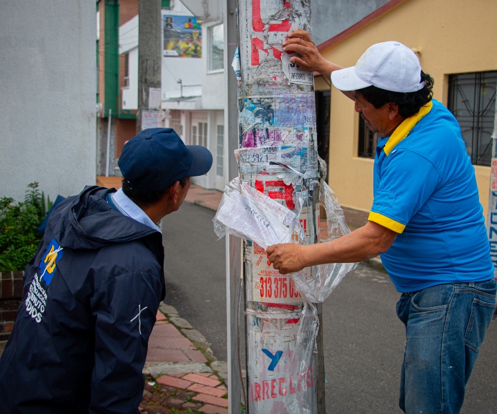 funcionarios de la organización El Minuto de Dios en jornada de voluntariado.