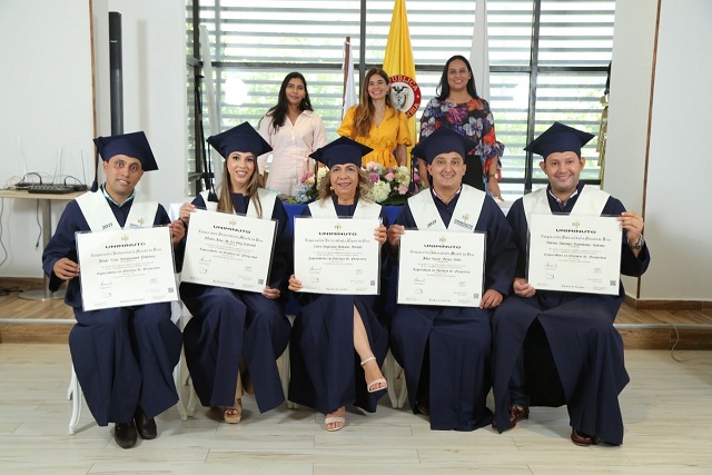 Personas en auditorio 