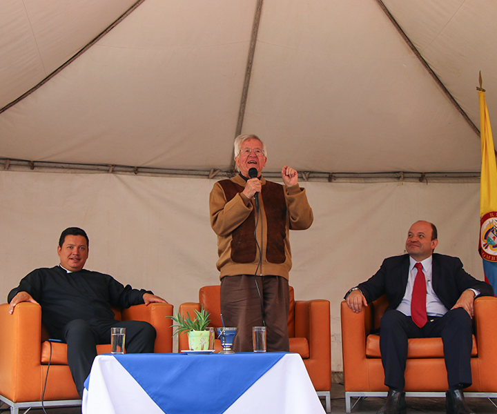 Visita del padre Diego Jaramillo en el CRZ 