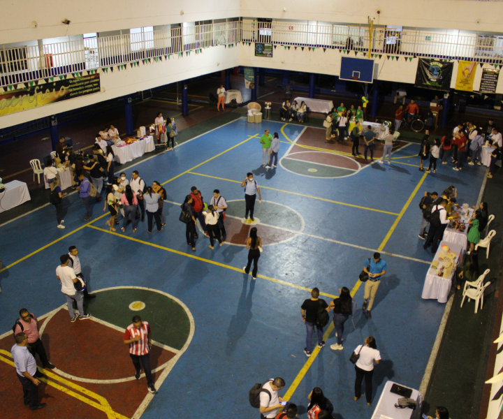 Personas en auditorio 