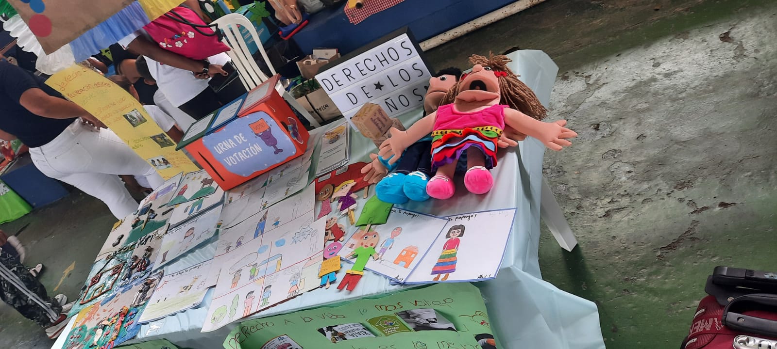 Actividad dinámica entorno a la convivencia, la democracia y los derechos humanos de los niños en el Centro educativo Puerto Caldas en el marco de la Agenda Regional Pereira PCIS