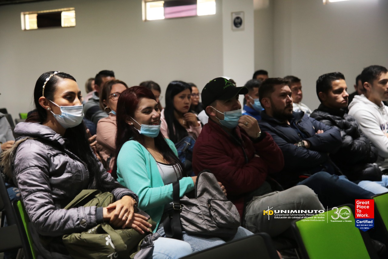 Estudiantes participando del espacio.