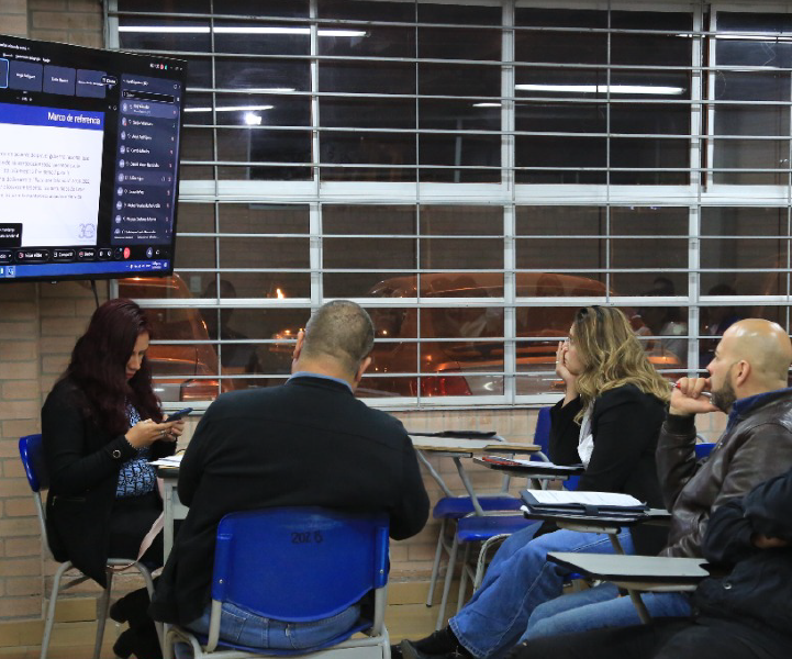 Estudiantes de las diferentes modalidades participan del ciclo de conferencias en el marco del simposio encuentro de semilleros de investigación en ciencias empresariales.