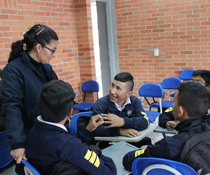 Carmen Cecilia profesora de programa de Trabajo Social de UNIMINUTO Zipaquirá trabaja en aulas temas del territorio y surge el producto radial “las comidas de mi abuela”.