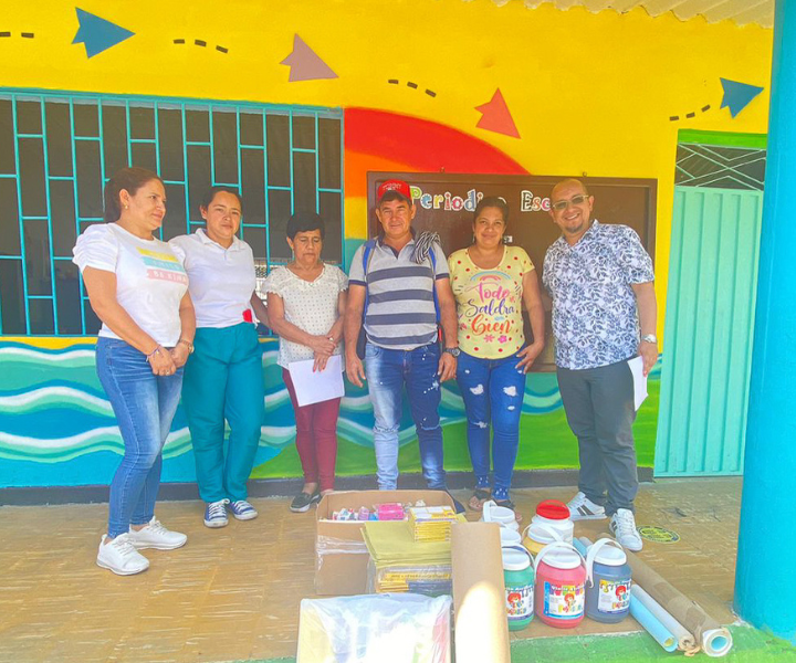 Entrega de útiles escolares escuela rural de la vereda El Chorrillo. 