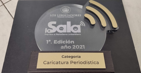 Foto de la estatuilla otorgada por la Fundación Universitaria Los Libertadores