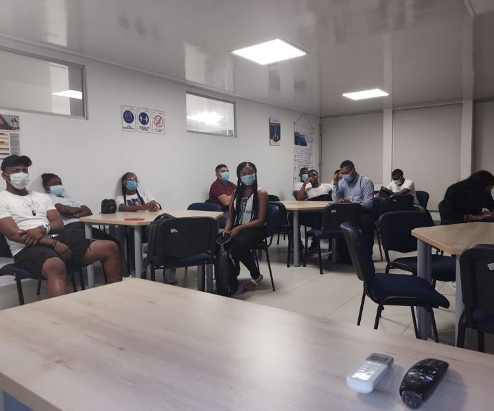 Estudiantes en el auditorio del Centro Regional Buenaventura