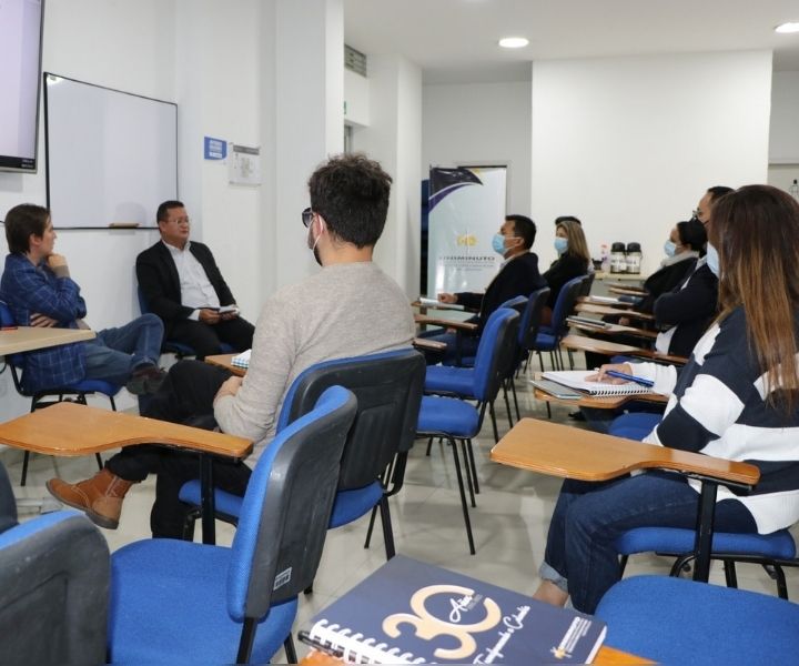 Grupo de personas en el Centro Regional Pasto