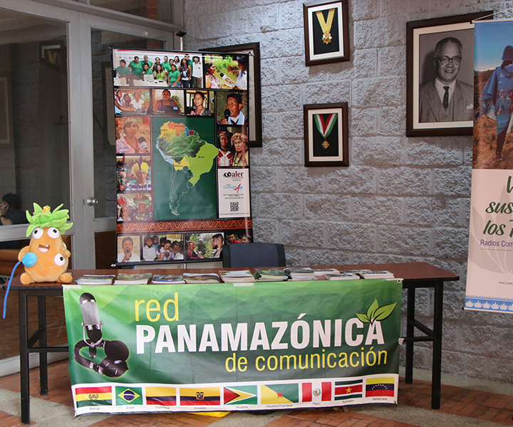 Stand de la red Panamazonica de comunicación, el cual fue invitado especial de la Semana de la Comunicación 2023 UNIMINUTO Zipaquirá 