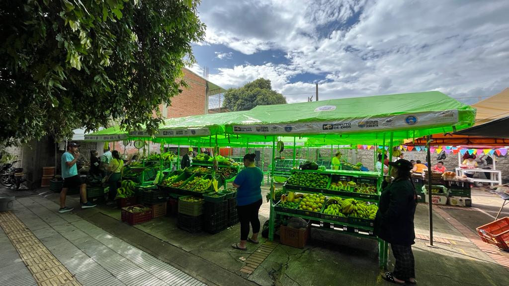 Módulos entregados por parte de El Minuto de Dios a la Cooperativa multiactiva de la plaza de mercado itinerante de Cúcuta - Coomerlibre