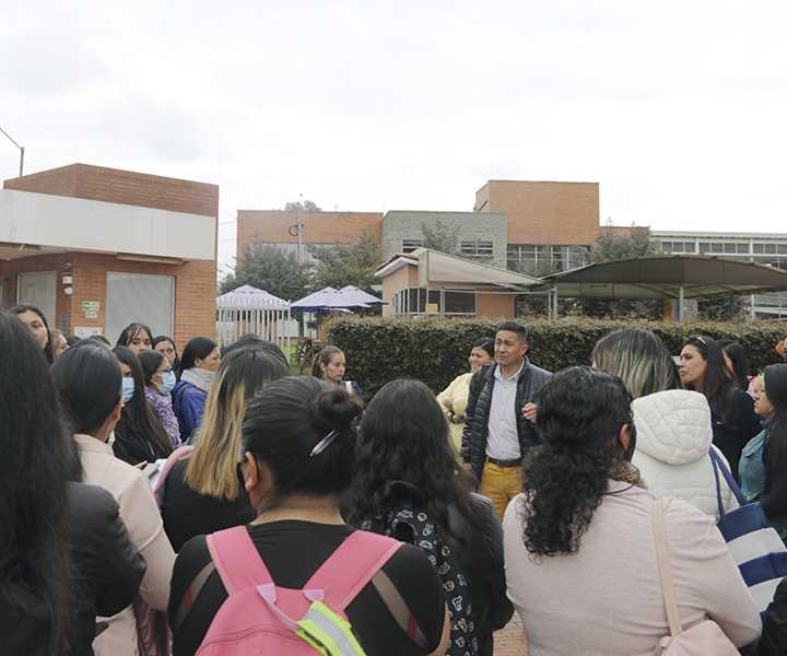 75 cuidadoras de la primera infancia visitan las instalaciones de CRZ, lugar donde cursar su pregrado. 