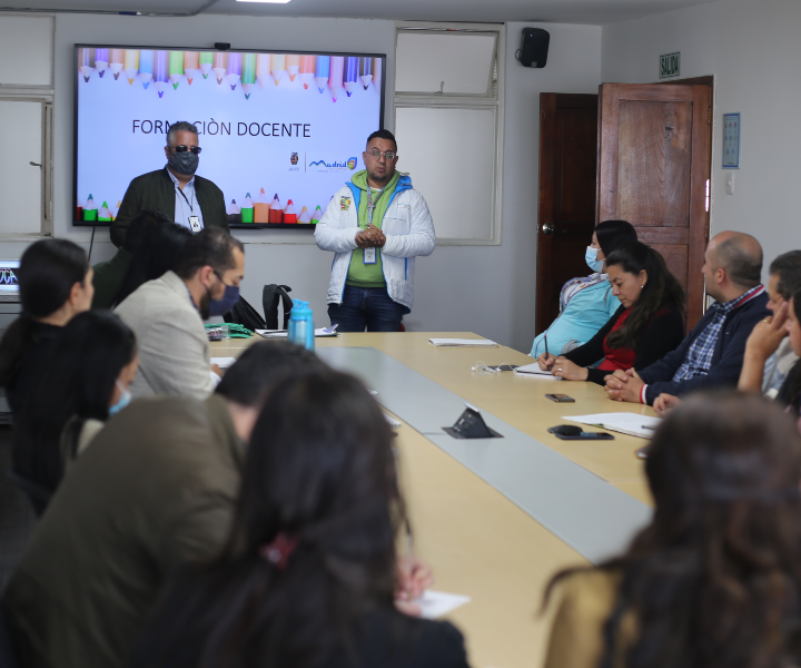 Alcaldía de Madrid dictando taller de braille en UNIMINUTO CRM