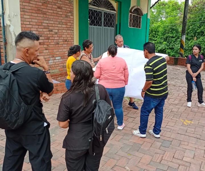 Encuentro con habitantes del barrio durante la ejecución del proyecto.