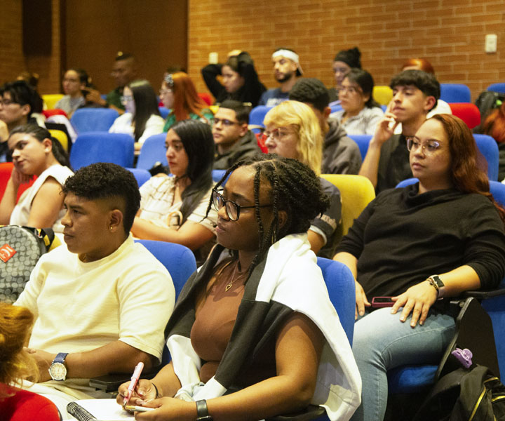 Asistentes al conversatorio