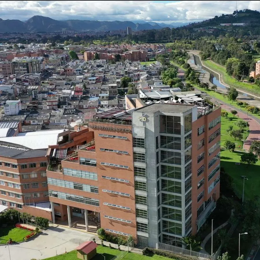 CU Calle 80