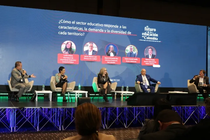 padre harold castilla en foro sobre educación