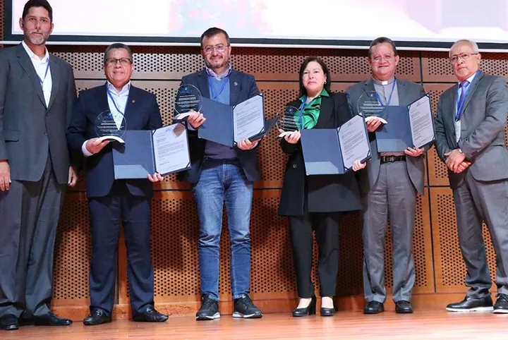 rector general UNIMINUTO en evento ACIET