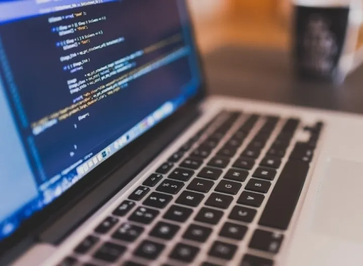 Acogiendo el concepto favorable de la Comisión Nacional Intersectorial de Aseguramiento de la Calidad de la Educación Superior/ Fotografía recuperada de: Pixabay.com