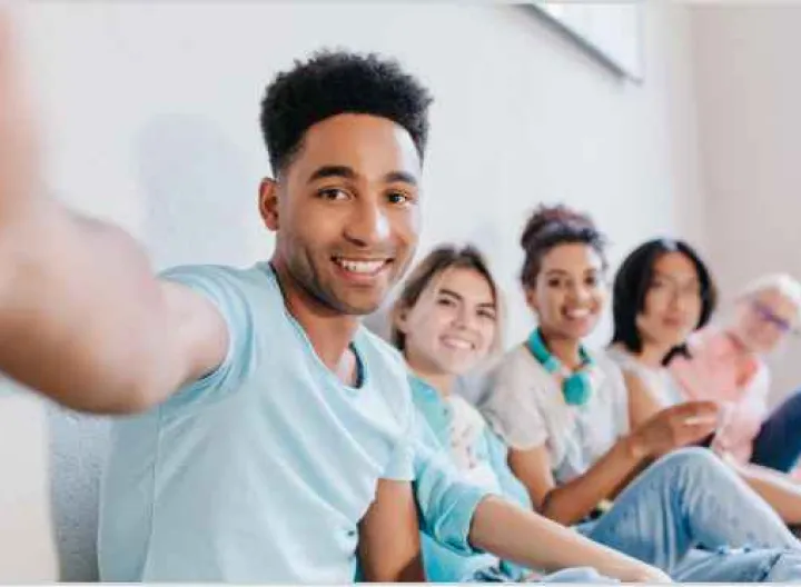Estudiantes tomando selfie