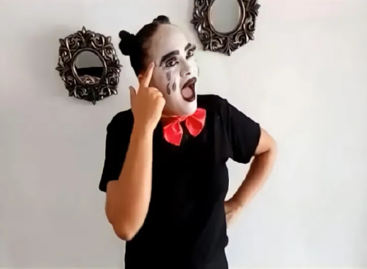 Estudiante del programa de Licenciatura en Educación infantil desarrolla una exposicion virtual sobre emociones.