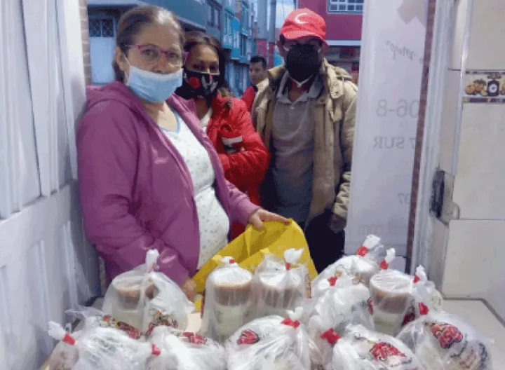 Es una imagen donde aparecen muchos pulgares levantados que representa que las cosas están bien 