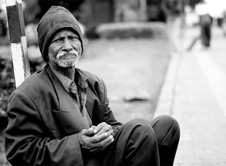 hombre de edad en situacion de calle