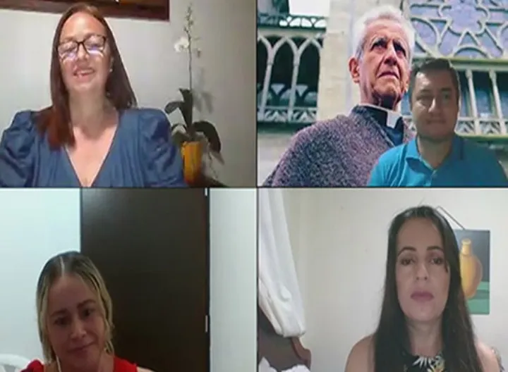 Videollamada con presencia de seis personas. En ella estan tres de las beneficiadas de las becas, la vicerrectora regional, la coordiandora y el profesional de bienestar. 