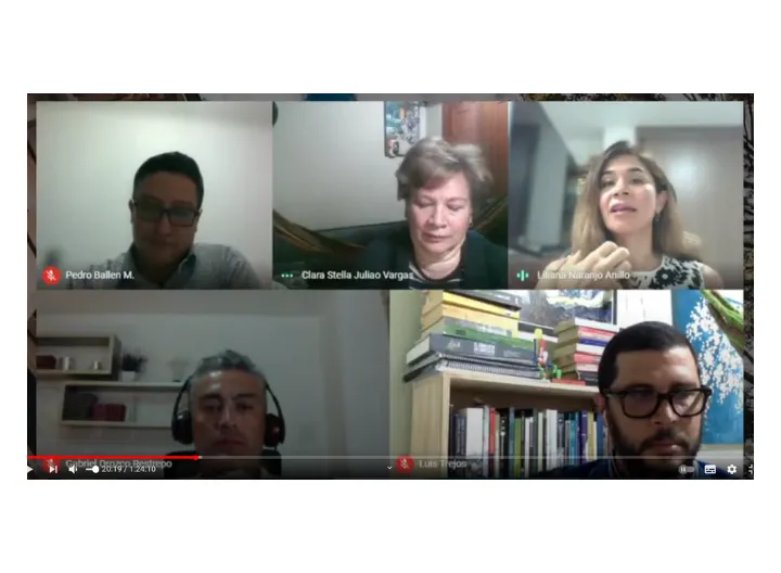 Grupo de personas realizando una videollamada 