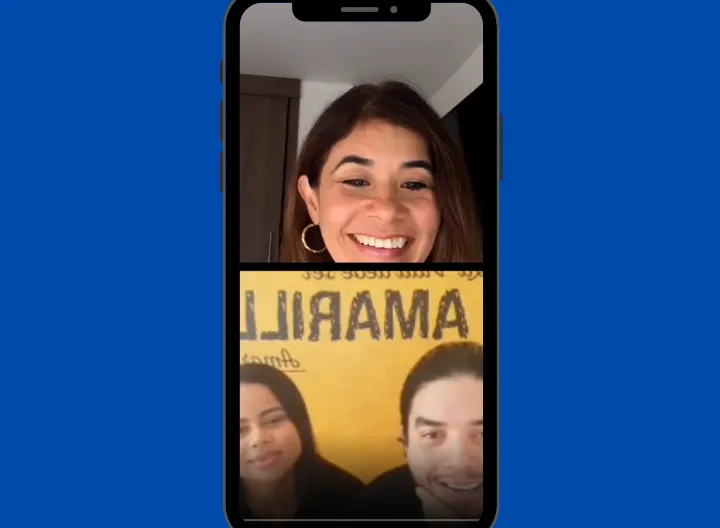 Dos mujeres y un hombre haciendo una videollamada