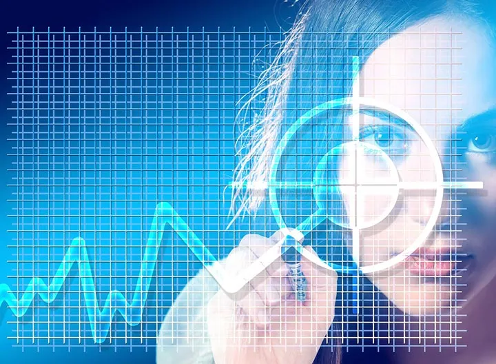 Imagen diseñada, mujer con lupa y una tabla de ascenso económico