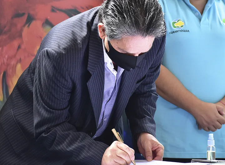 UNIMINUTO y Corantioquia firman pacto por la sostenibilidad