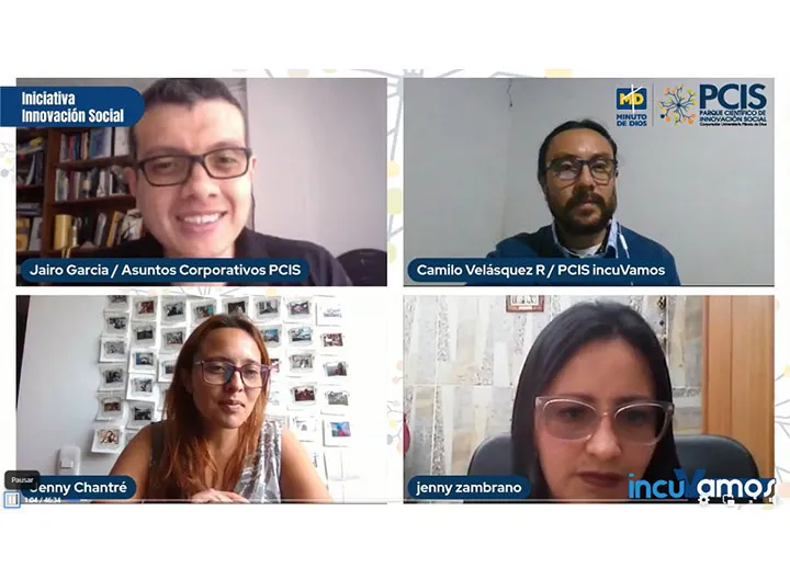 cuatro personas en una video conferencia online