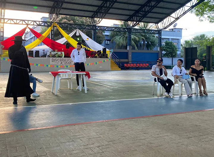 Obra de teatro "subasta de un alma" interpretada por estudiantes de la universidad