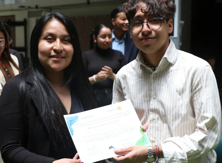 Docente UNIMINUTO y estudiante del programa Delfín con reconocimiento 