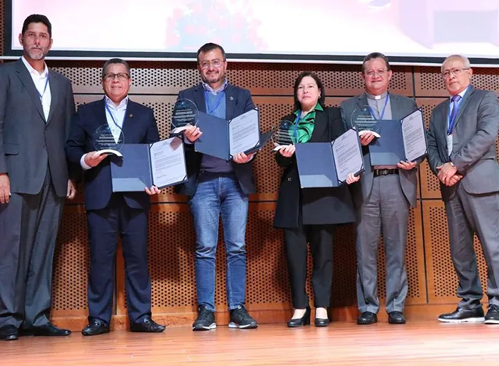rector general UNIMINUTO en evento ACIET