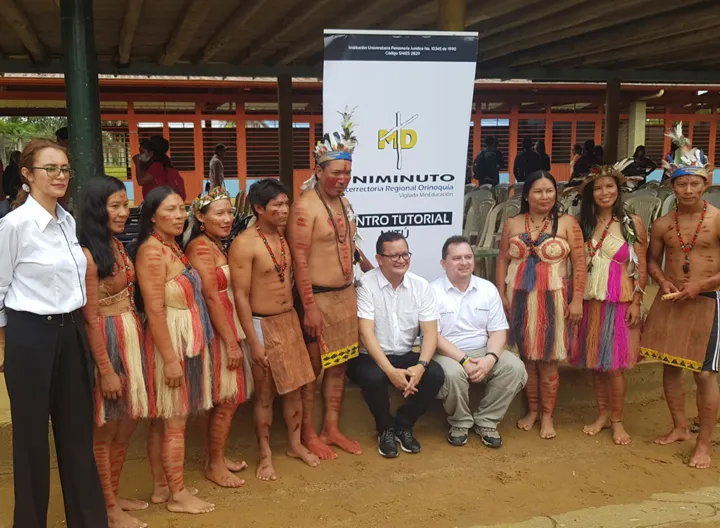 rector general de UNIMINUTO y comunidad de la Amazonía
