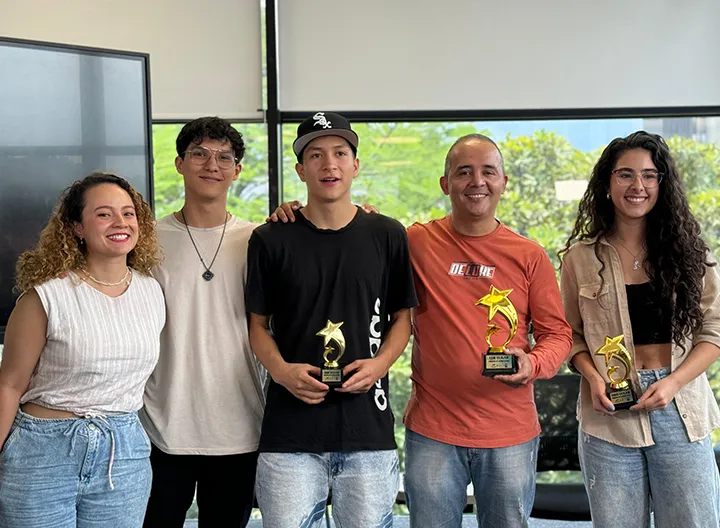 Estudiantes finalistas de las olimpiadas de lectura creativa de ASCUN.