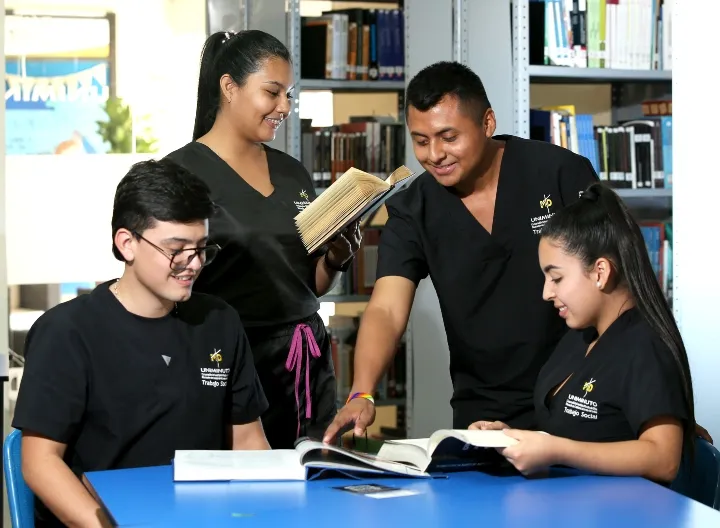 estudiantes de uniminuto compartiendo