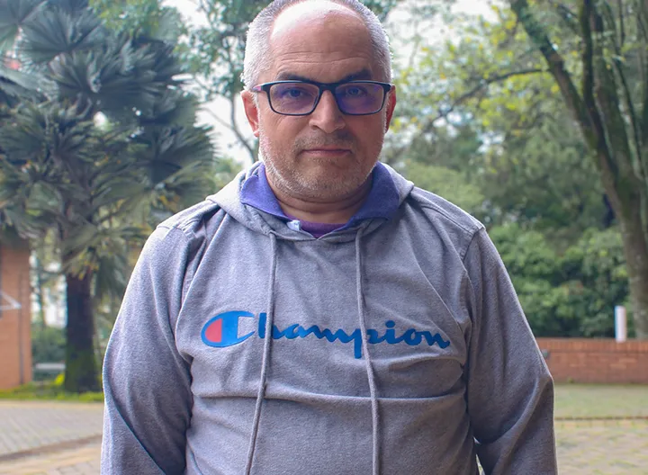 Docente Carlos Alberto Quintero de UNIMINUTO Seccional Antioquia - Chocó en el campus Bello.