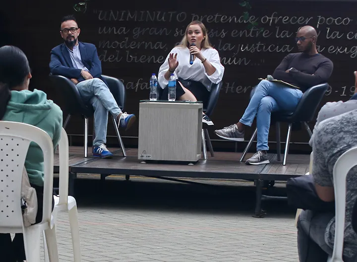 Ponentes en su conferencia en la semana del trabajo social de UNIMINUTO.