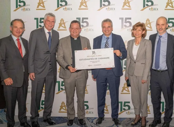 Foto de representantes de Parex Resources y UNIMINUTO