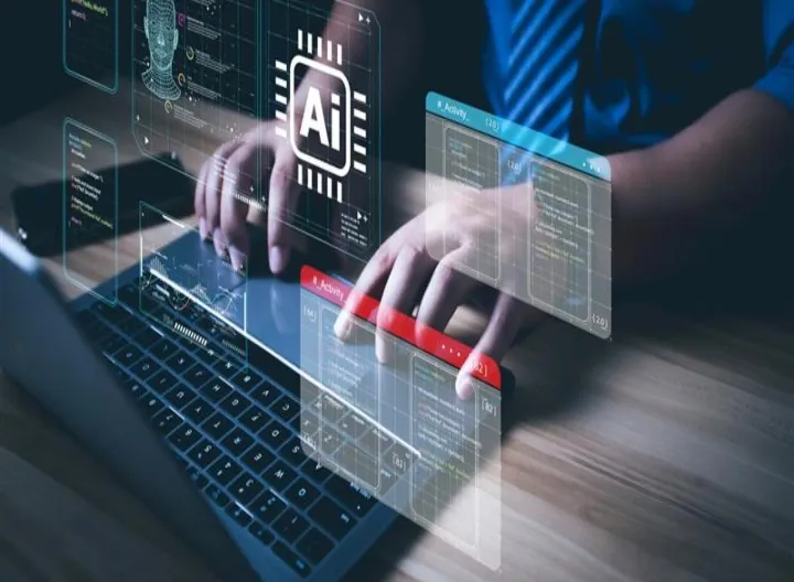 manos y teclado de computador