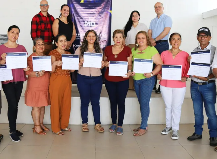 Profesores de UNIMINUTO y participantes de la certificación en Gestión de Proyectos Sociales - UNIMINUTO Neiva 3