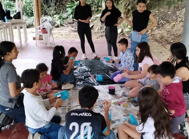 Estudiantes de práctica de Responsabilidad Social fortaleciendo procesos de formación y transformación.