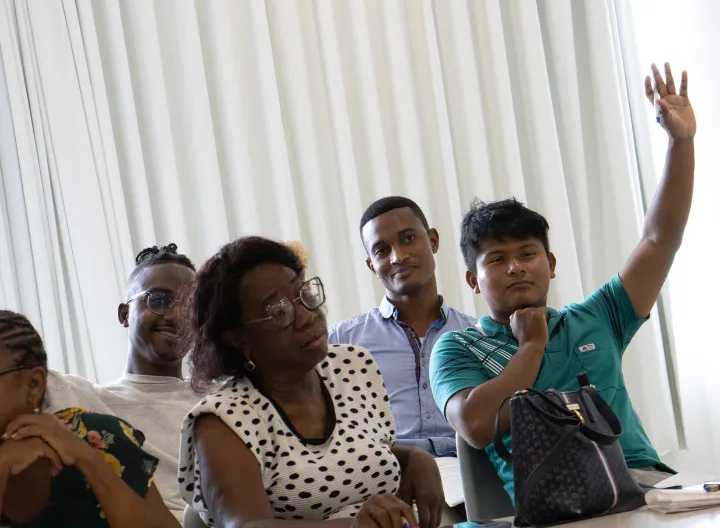 Participantes entre hombres y mujeres de la región Quibdó, participando en el taller de Narrativas de paz