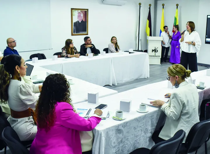 Líderes educativos de diferentes entidades en Región Siner-IA 3