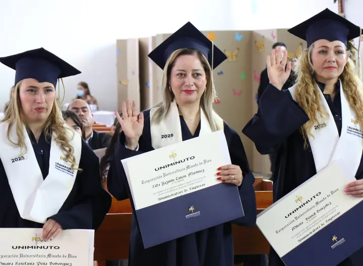 Mujeres privadas de la libertad graduadas en Administración de Empresas