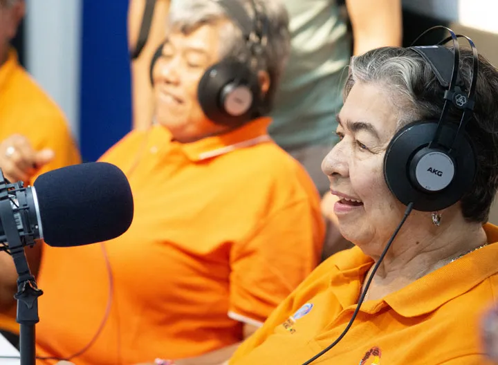 Adultos mayores de Buga fortalecen habilidades digitales con UNIMINUTO