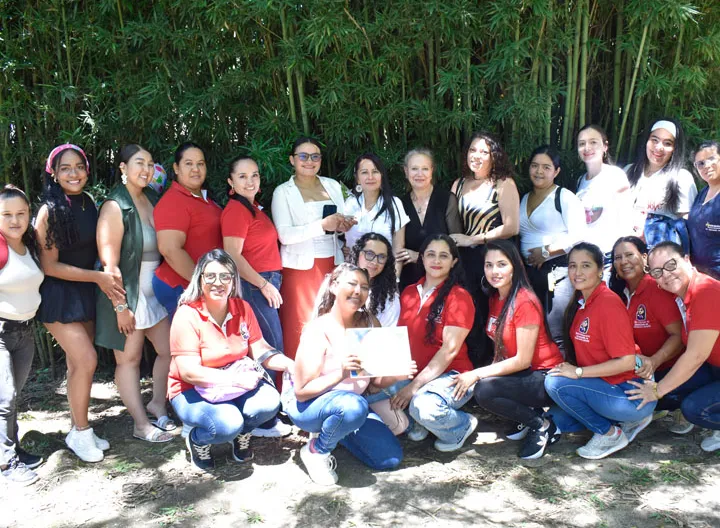 Estudiantes del Programa de Licenciatura en Educación Infantil y algunas de sus docentes UNIMINUTO. 4
